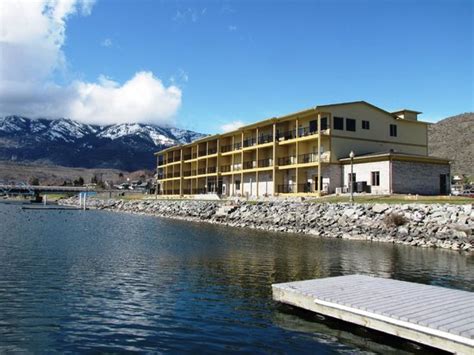 howards lakeshore inn